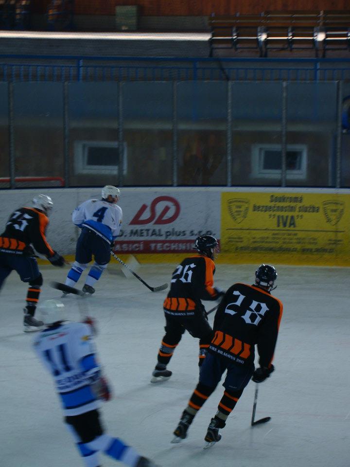 377560_306672799343070_100000010580441_1325866_410018209_n